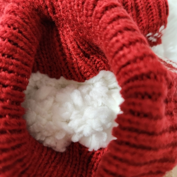 Muk Luks Red and White Fairisle Fuzzy Lounge Socks - Picture 5 of 7